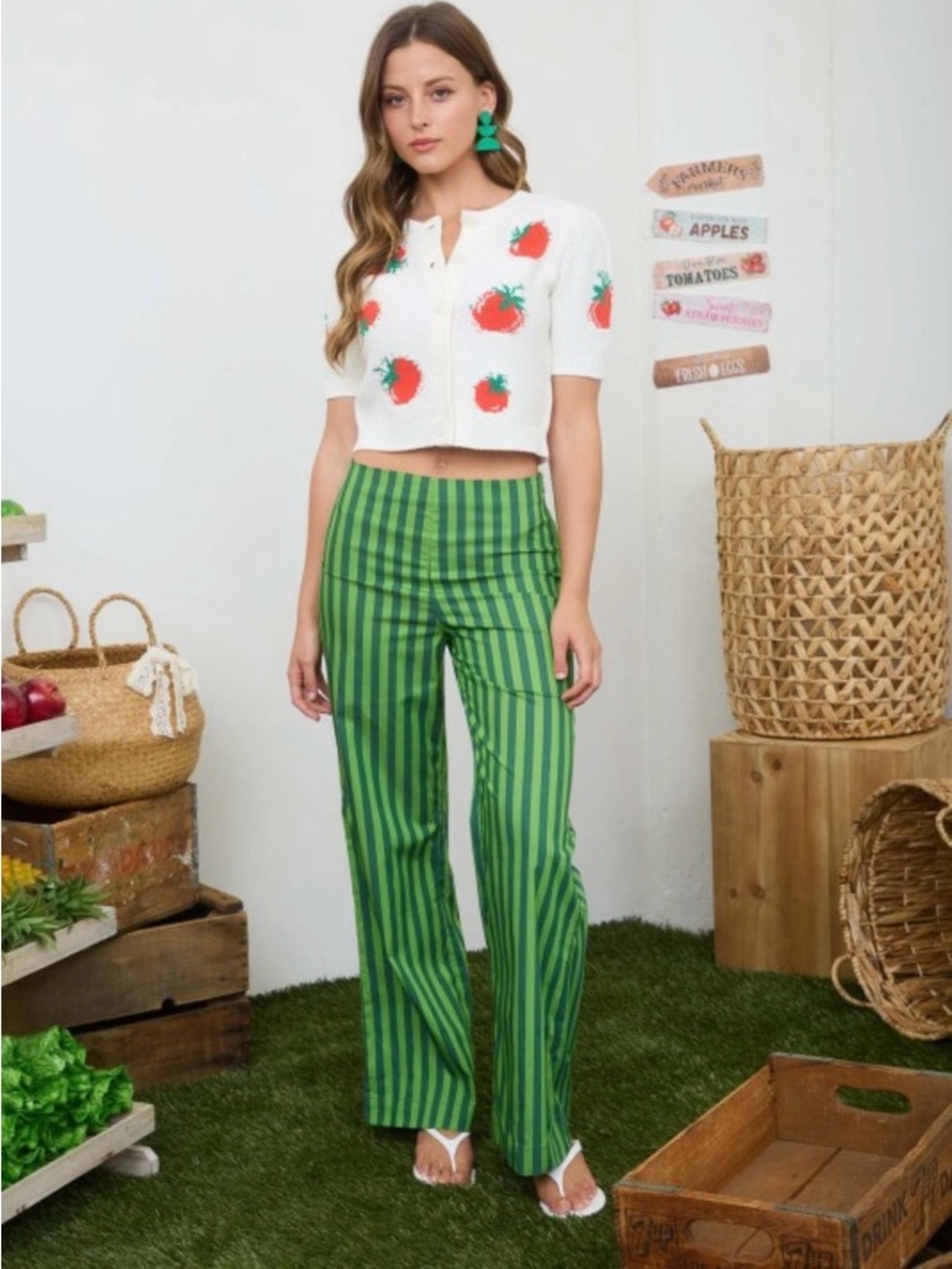 White Cropped Cardigan with Red Tomato Motif - Picture 9 of 10